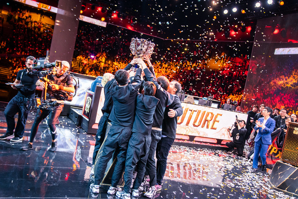 S15赛季T1与DK电竞巅峰对决:Guma炸弹人首秀助力DK,S15门票争夺战悬念升级